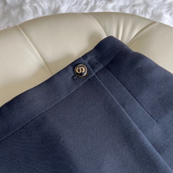 Montaigne SKORT WITH CD BUTTON Black Wool and Silk size 6 - Picture 4 of 9